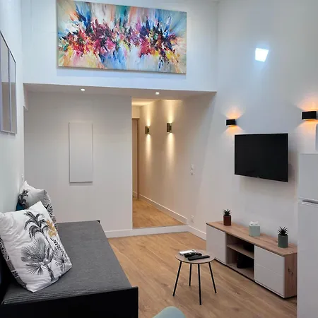 Au Coeur De Loubet Apartment